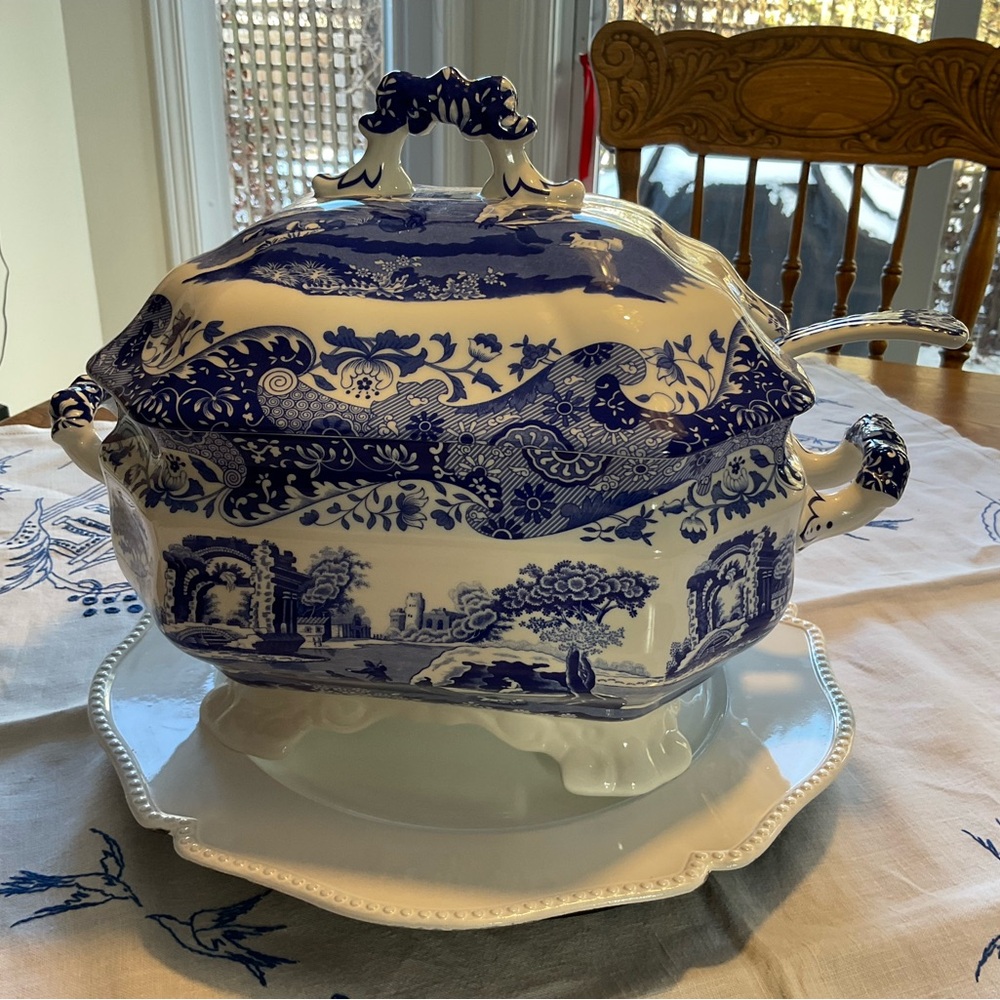 SPODE authentic, Blue Italian Soup Tureen with soup spoon.